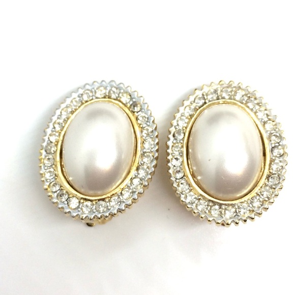 VINTAGE SPHINX PEARL RHINESTONE GOLD TONE OVAL LARGE CLIP ON STATEMENT EARRINGS - Picture 7 of 16